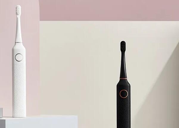 電動牙刷需要手動來回刷嗎？正確使用電動牙刷的方法詳解