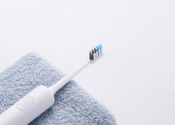 電動牙刷聲波式與旋轉(zhuǎn)式哪個好？牙齒易敏感人群就選這款