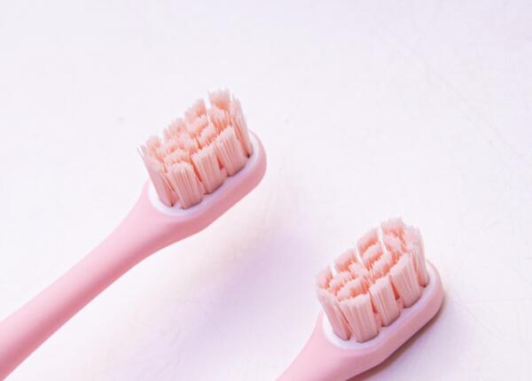 寶寶多大可以用電動牙刷？寶寶不同年齡階段選擇牙刷方法