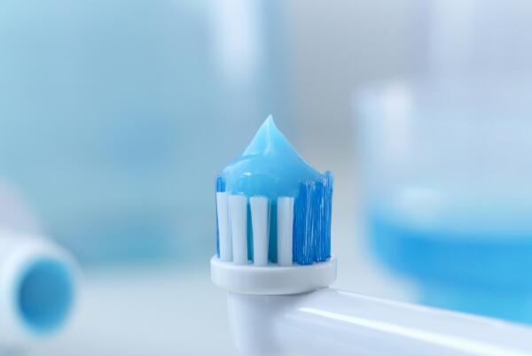 怎么區(qū)分聲波牙刷和電動牙刷？辨別聲波電動刷，重點(diǎn)看這三大方面即可