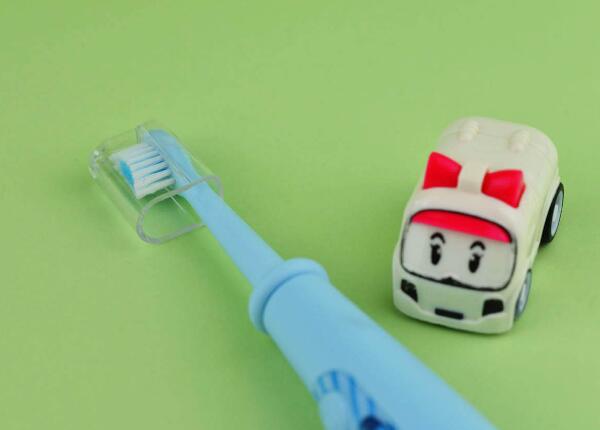 兒童用電動(dòng)牙刷和普通牙刷哪個(gè)好？選用兒童電動(dòng)牙刷的三大優(yōu)勢