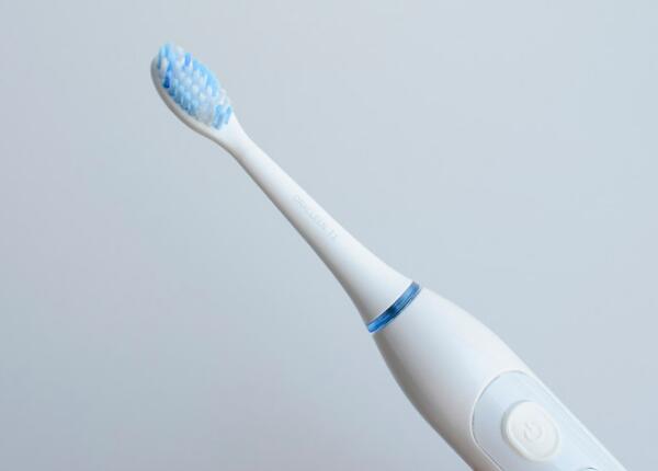 電動(dòng)牙刷刷頭如何清潔？電動(dòng)牙刷刷頭清潔的四大小妙招