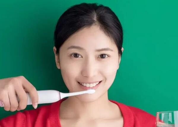 刷牙三連問：刷牙要刷多久，為何刷牙總出血，要刷舌苔嗎？