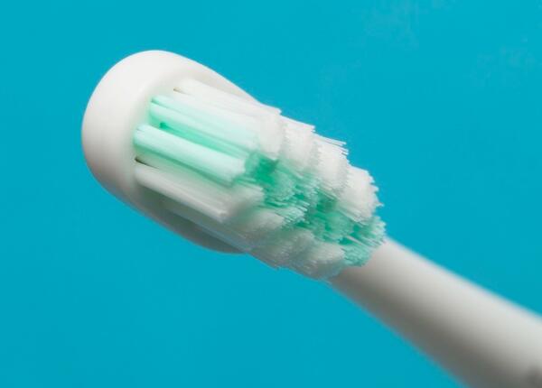 電動(dòng)牙刷刷毛軟的好還是硬的好呢