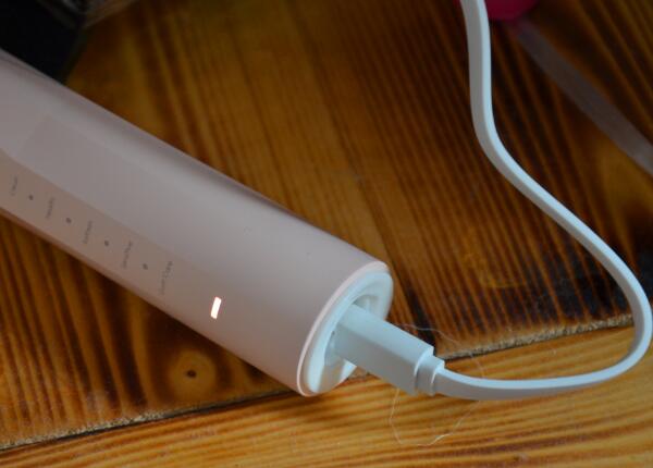 電動牙刷充電款的使用方法與其使用注意事項(xiàng)