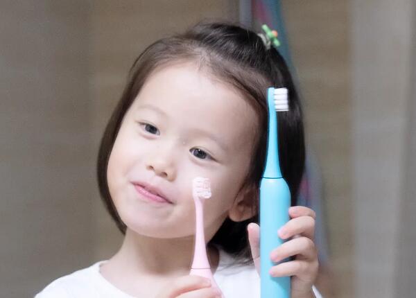 小孩怎么用電動(dòng)牙刷刷牙正確？小孩正確用電動(dòng)牙刷的技巧